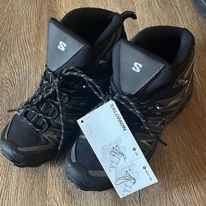 SALOMON X ULTRA PIONEER MID WATERPROOF HIKING BOOTS - Women’s 7